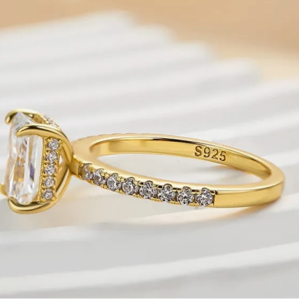 Elegant 2.0Ct Radiant Cut Simulated Diamond Promise Ring - Picture 3 of 6